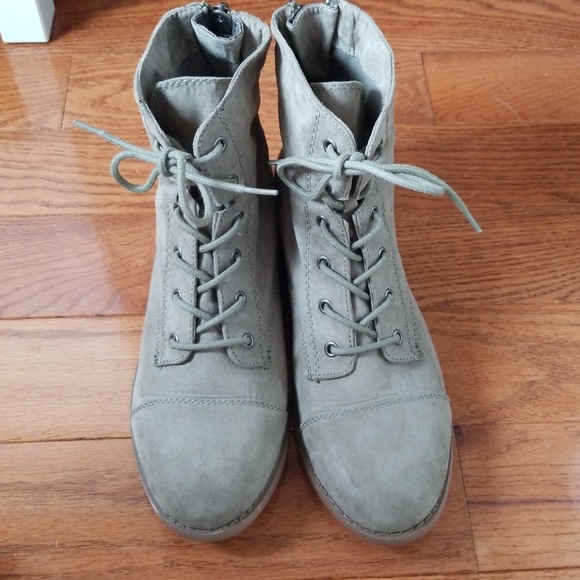 Guess Shoes - Olive Green Guess Size 7 1/2 Boots